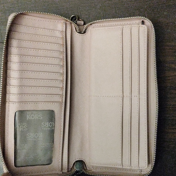 Michael Kors Bi-Fold Zip Wallet Bundle - Picture 6 of 15